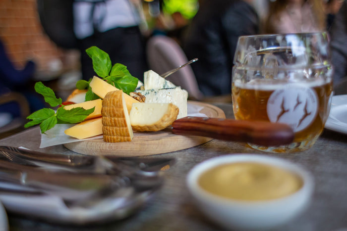 Beer Cheese Dip (Includes Bread or Pretzels)